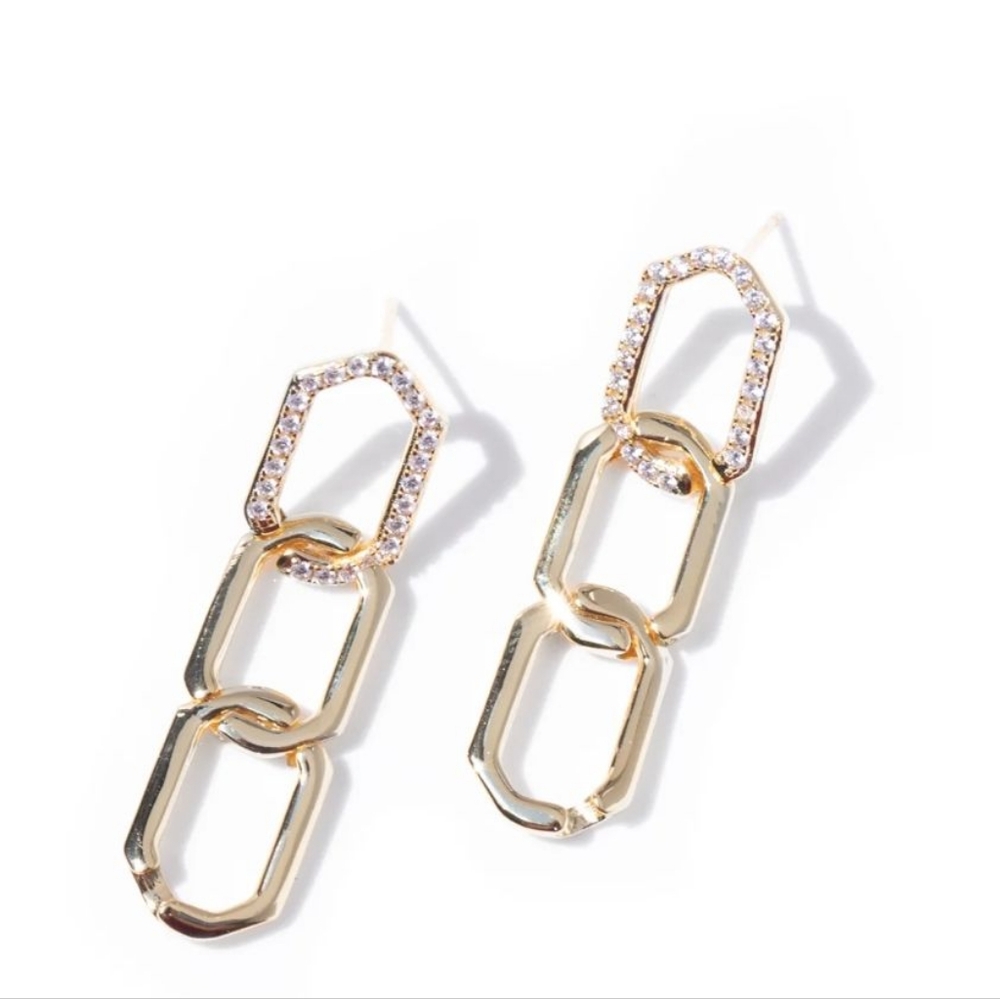Oomiay Power | Chain Earrings